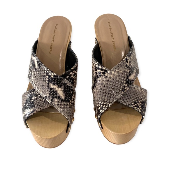 DIANE VON FURSTENBERG Wood Clog Platform Sandals, Snake, Size 6 - Picture 2 of 6